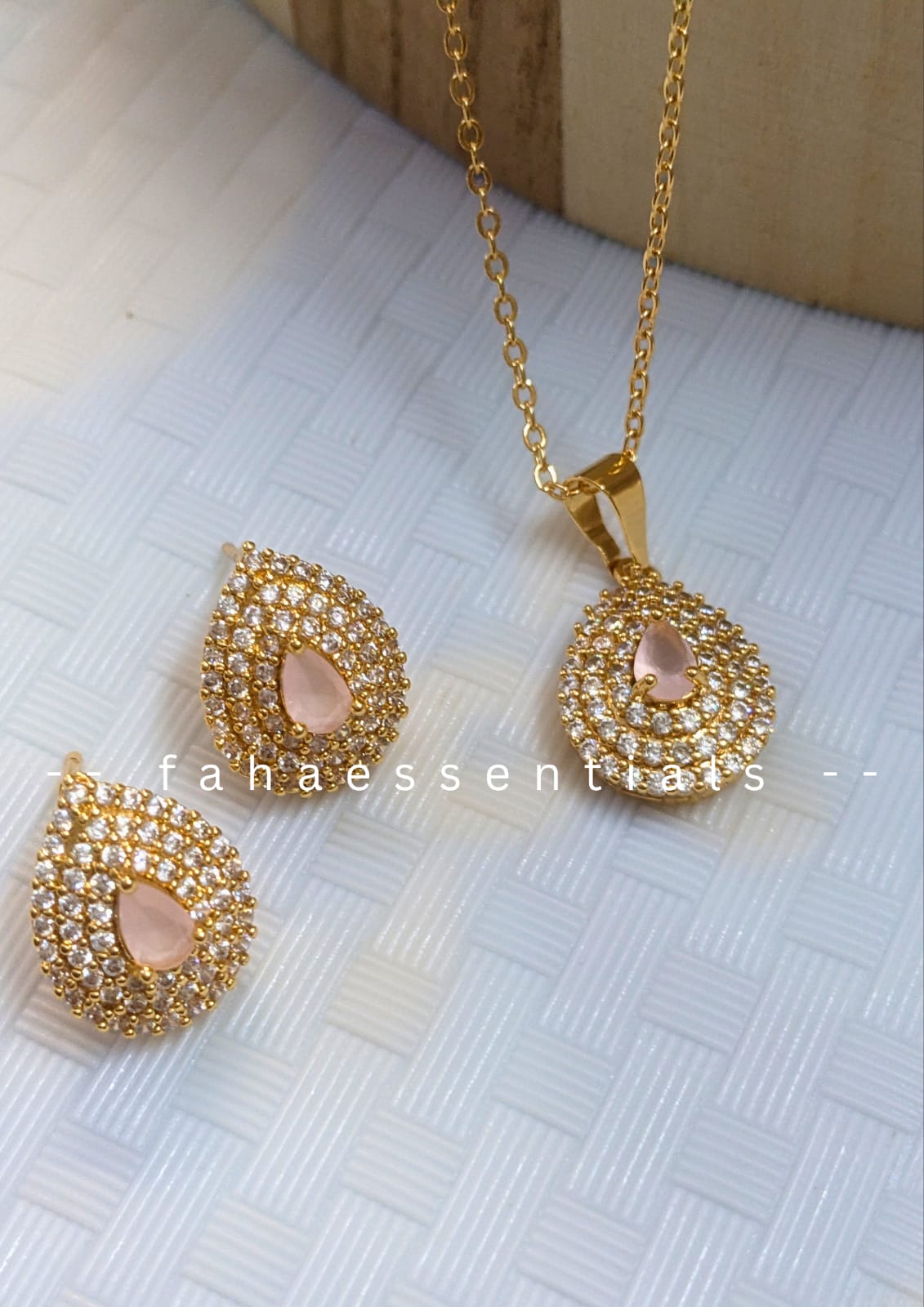 Tear Drop Locket Set 01