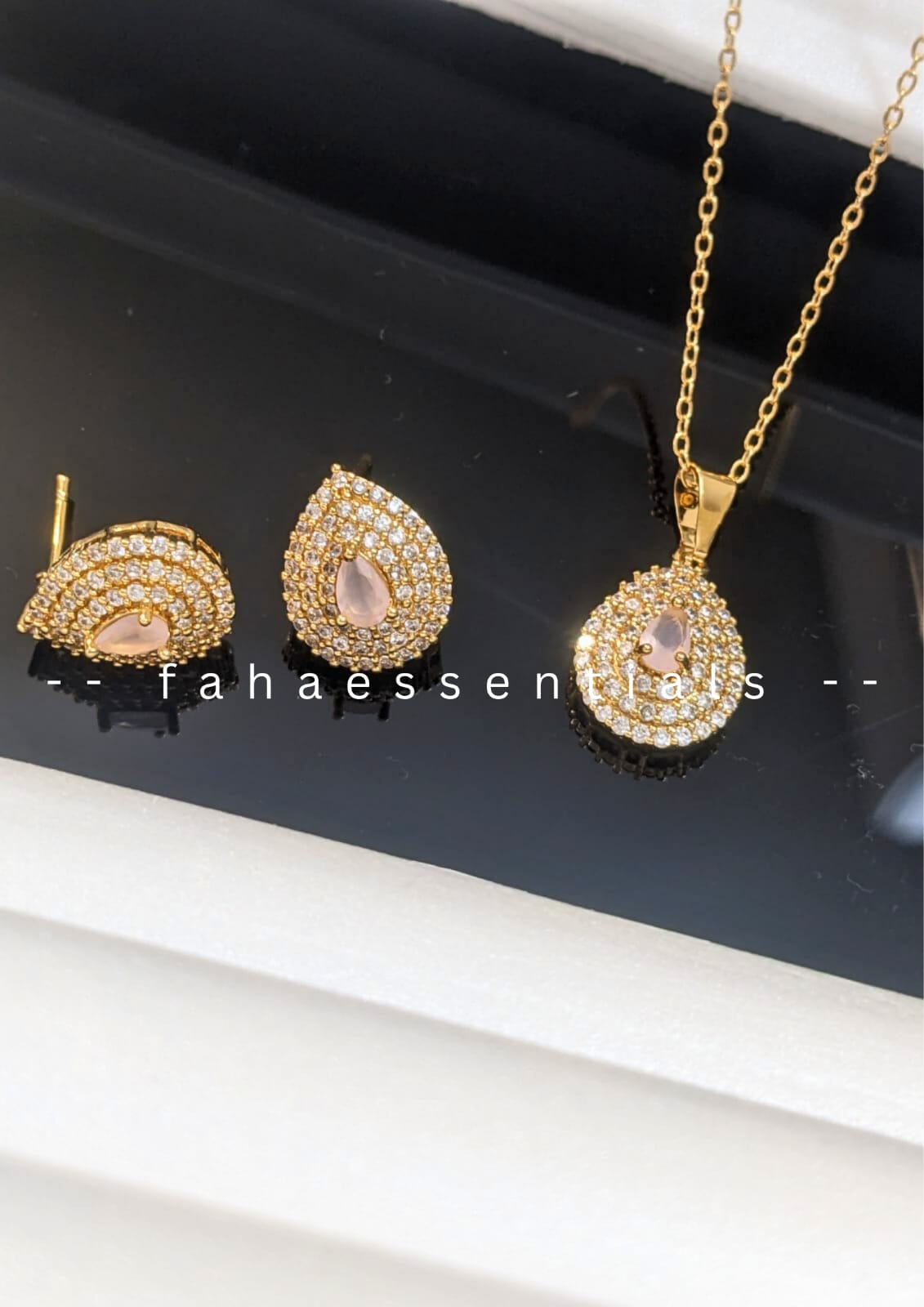 Tear Drop Locket Set 01