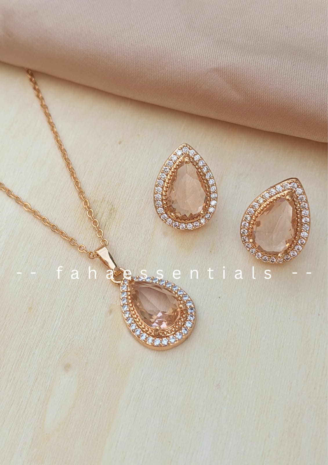 Tear Drop Locket Set 05